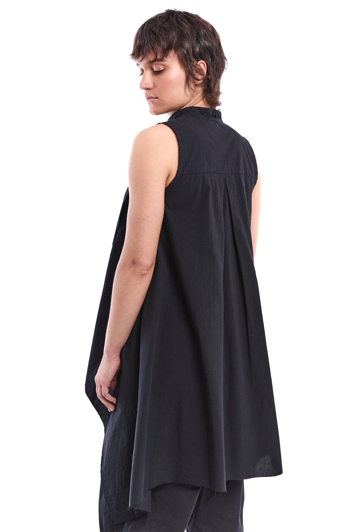 BLACK DIPPED-HEM BAND-COLLAR BLOUSE