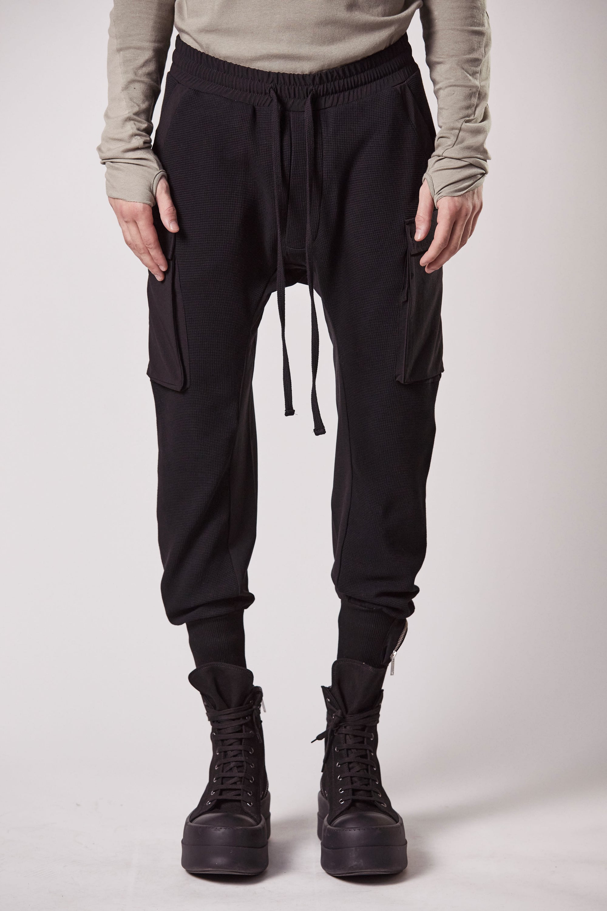 BLACK STRETCH TEXTURED CARGO TROUSERS