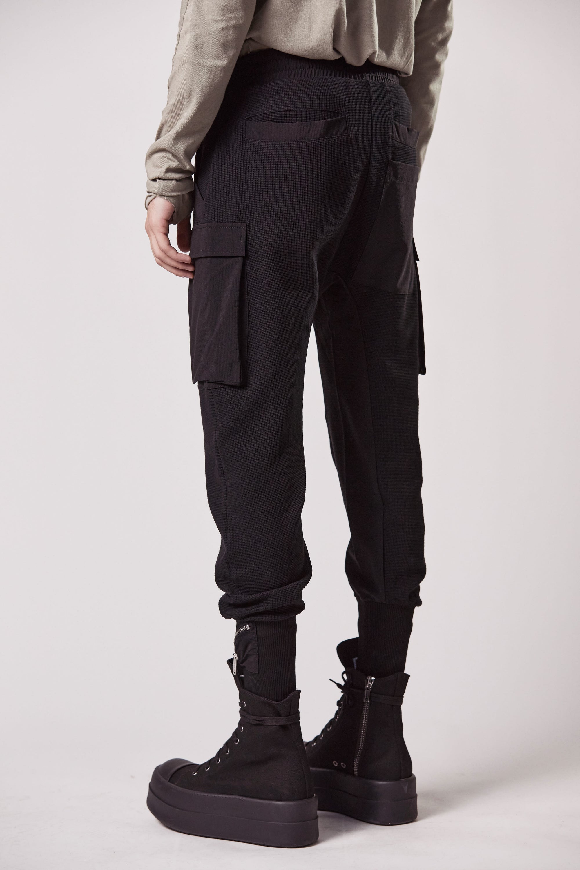 BLACK STRETCH TEXTURED CARGO TROUSERS