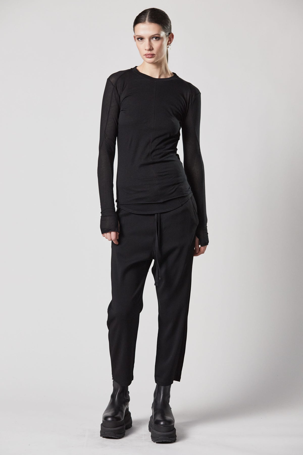 BLACK SOFT CROPPED PANTS