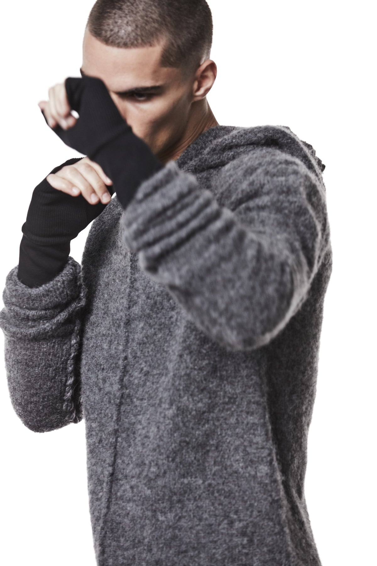 BLACK FINGERLESS GLOVES