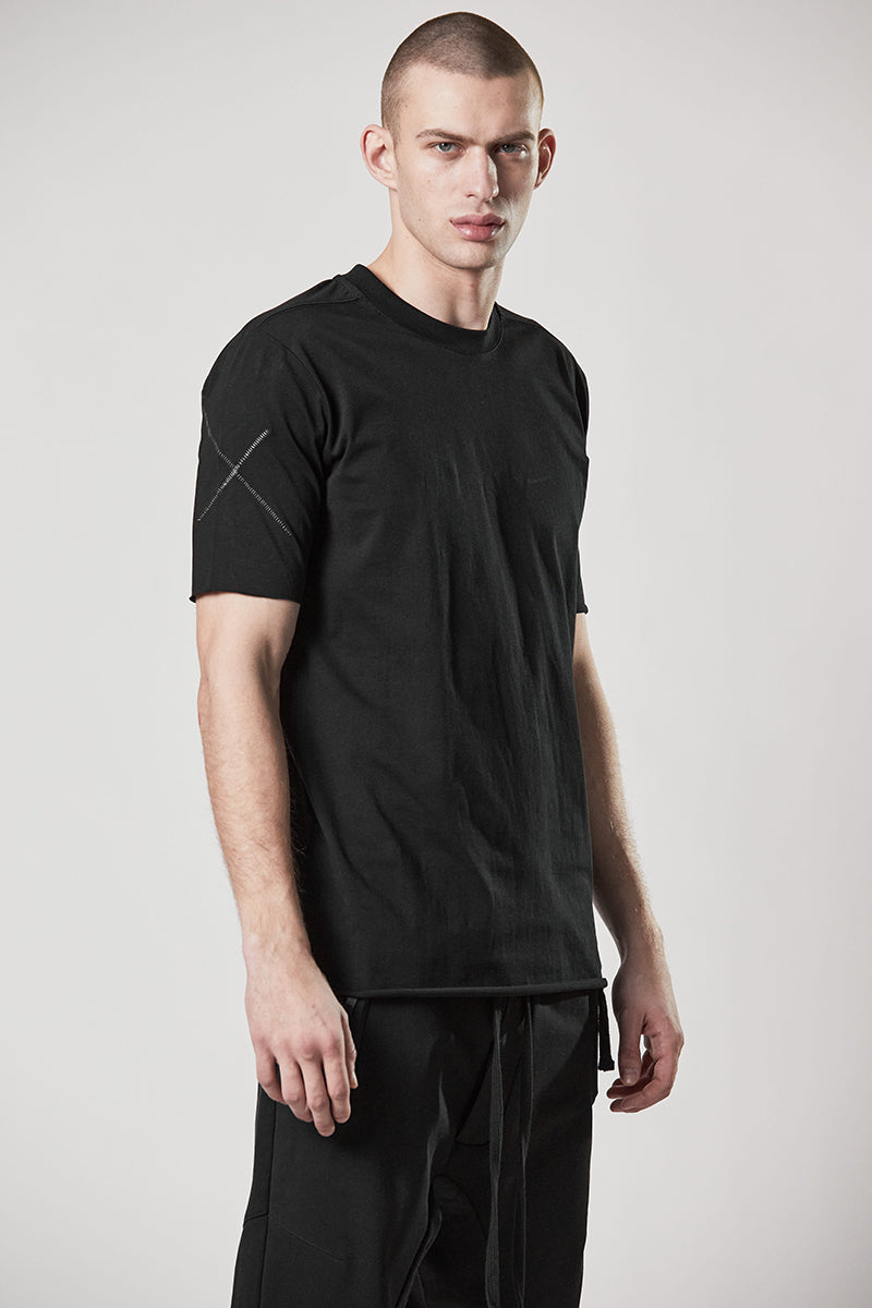 BLACK CONTRAST STITCHING TEE