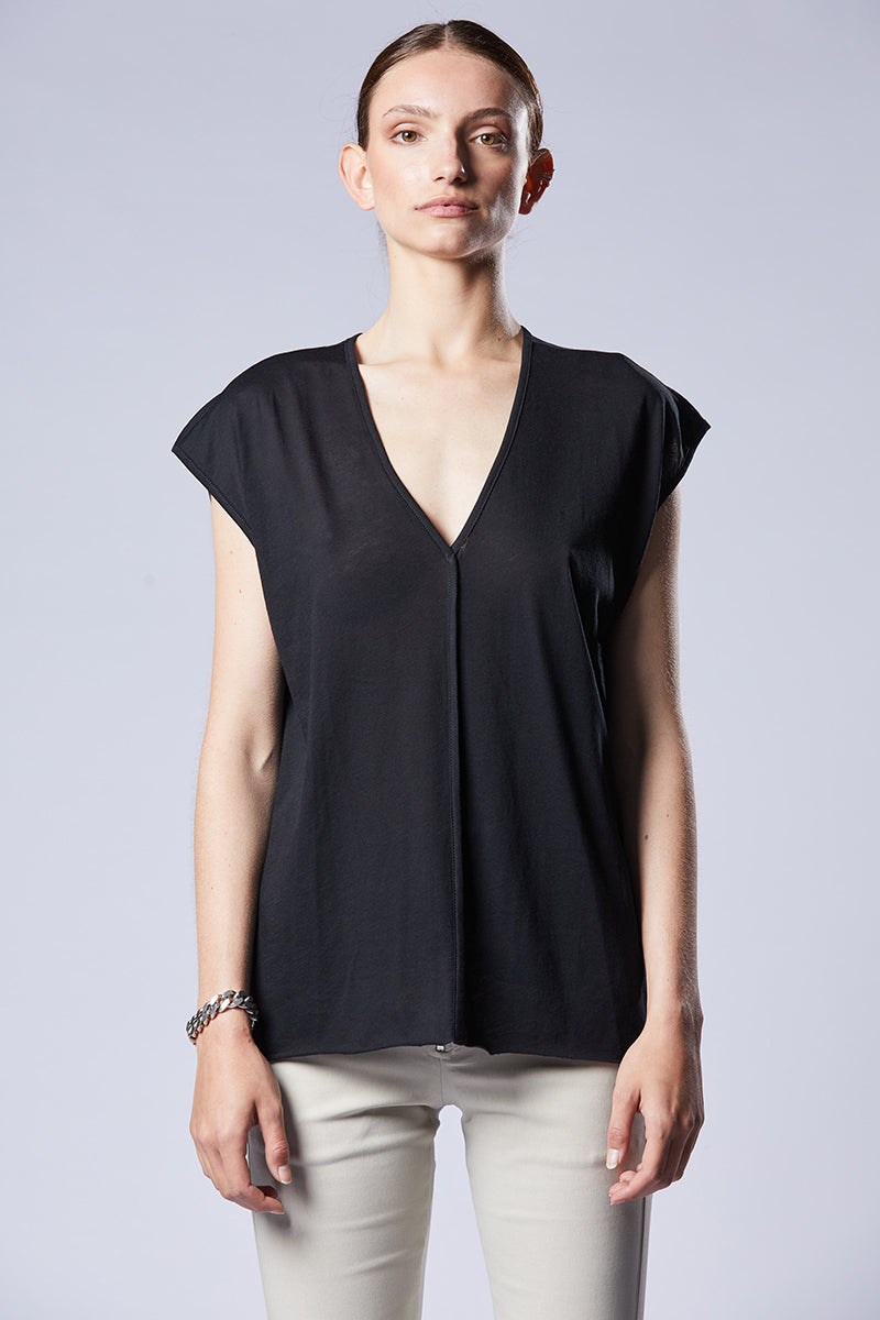 BLACK DEEP V NECK TOP
