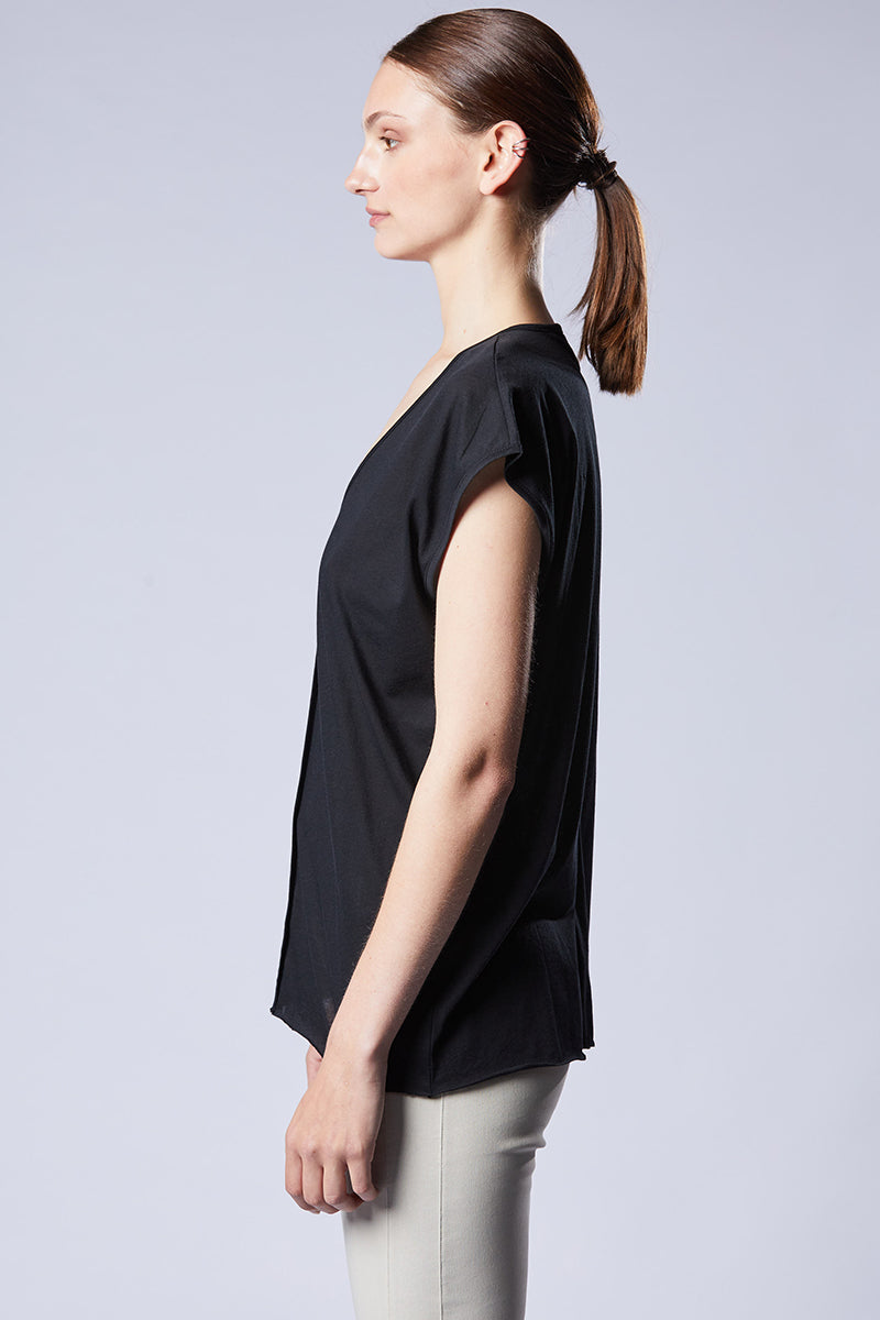 BLACK DEEP V NECK TOP