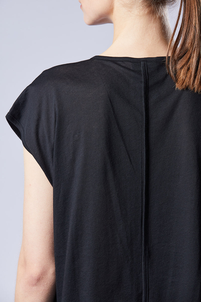 BLACK DEEP V NECK TOP