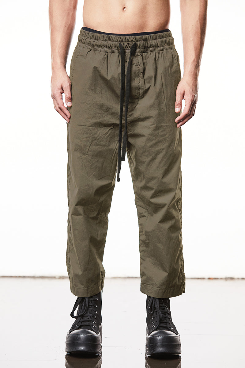 OLIVE NIGHT CRUSHED COTTON CROPPED TROUSERS