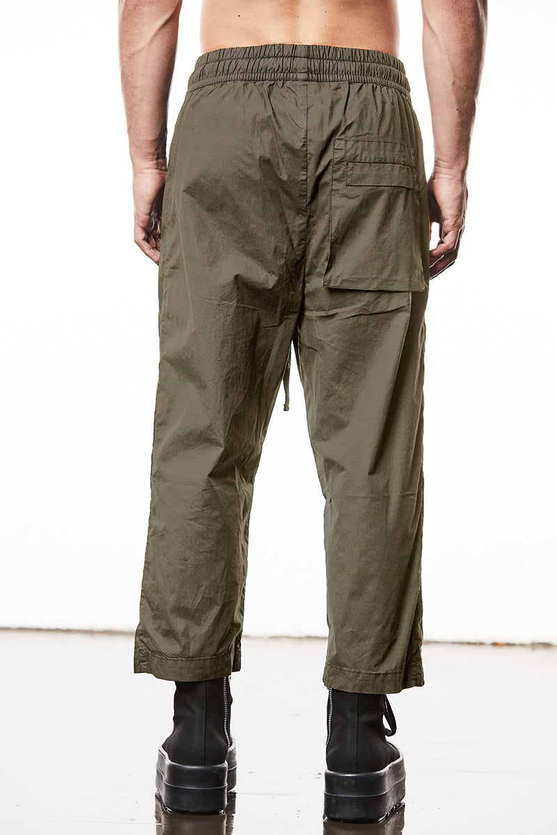 OLIVE NIGHT CRUSHED COTTON CROPPED TROUSERS