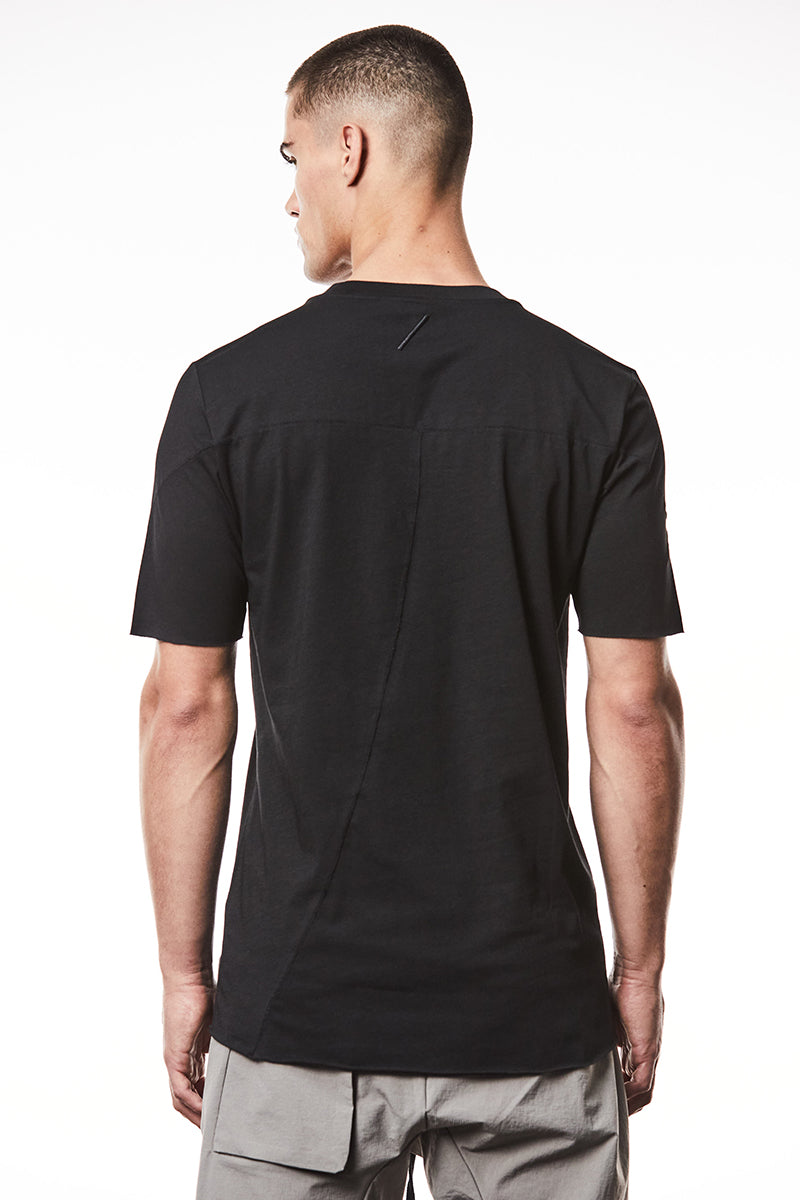 BLACK SCAR STITCHING DETAILS TEE