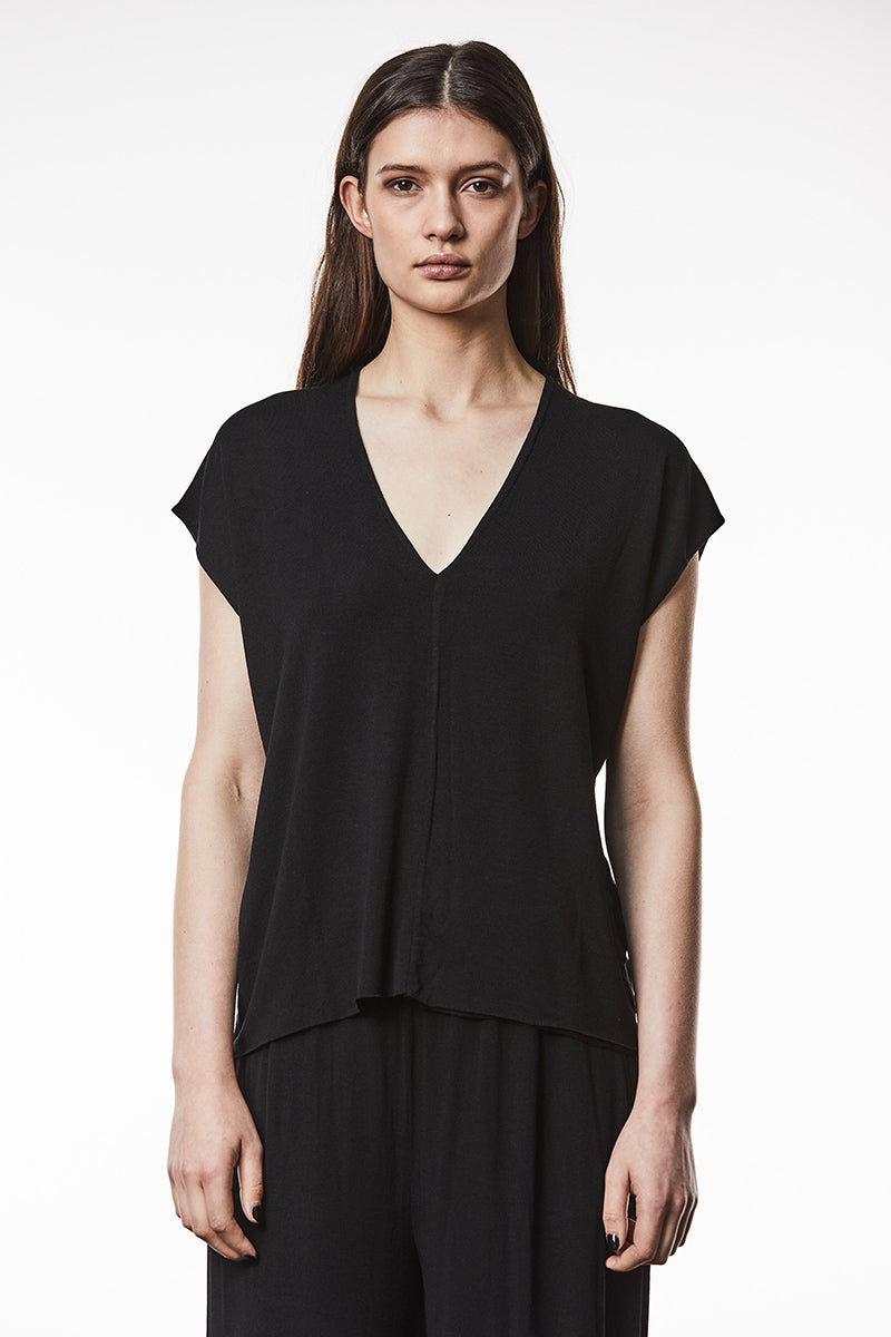 BLACK V NECK TOP