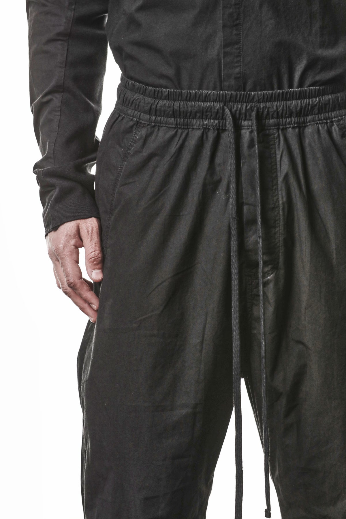 BLACK ORGANIC COTTON CROPPED TROUSERS