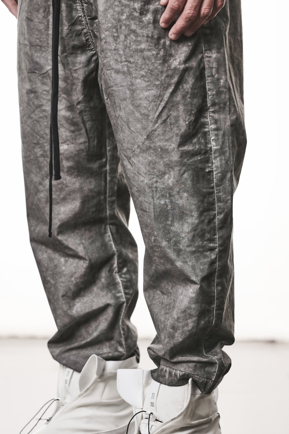 VEGETAL BLACK ORGANIC COTTON CROPPED TROUSERS