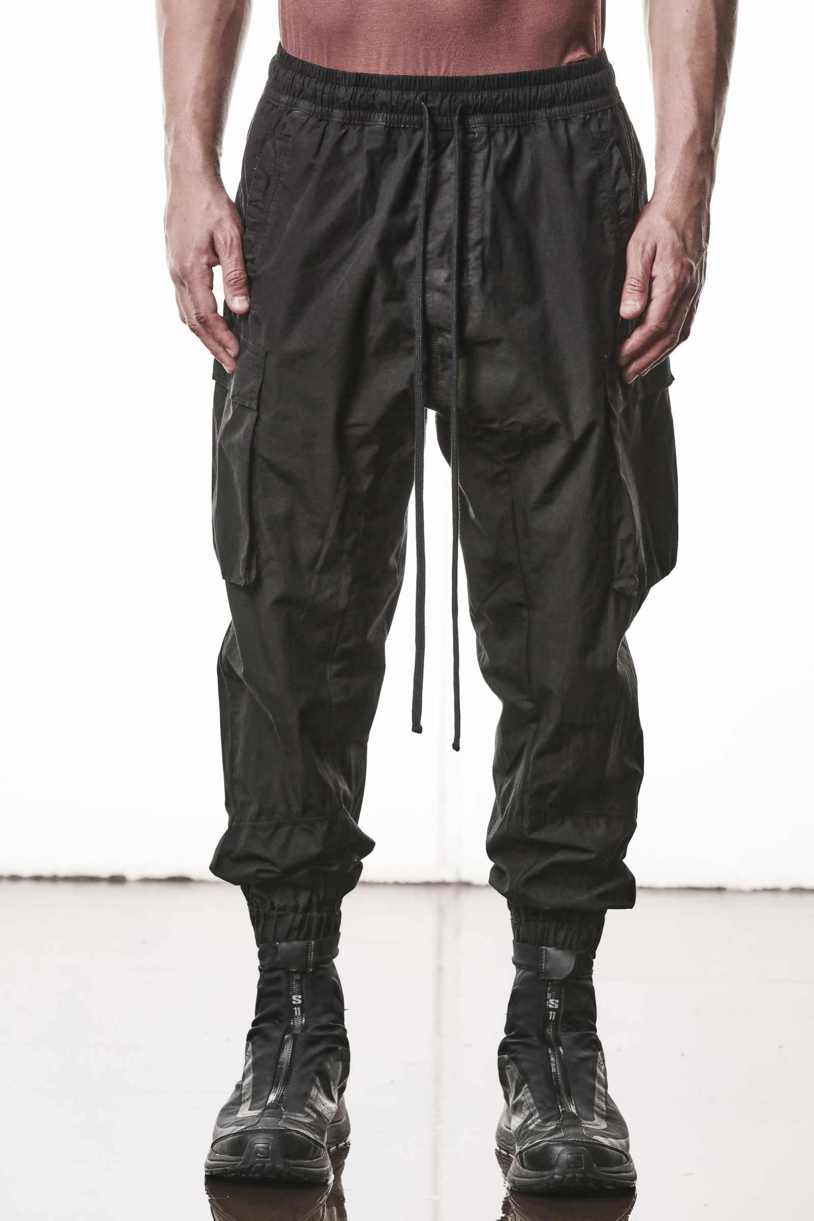 BLACK WOVEN CARGO TROUSERS