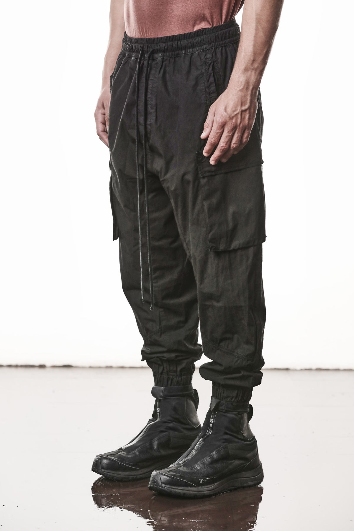 BLACK WOVEN CARGO TROUSERS
