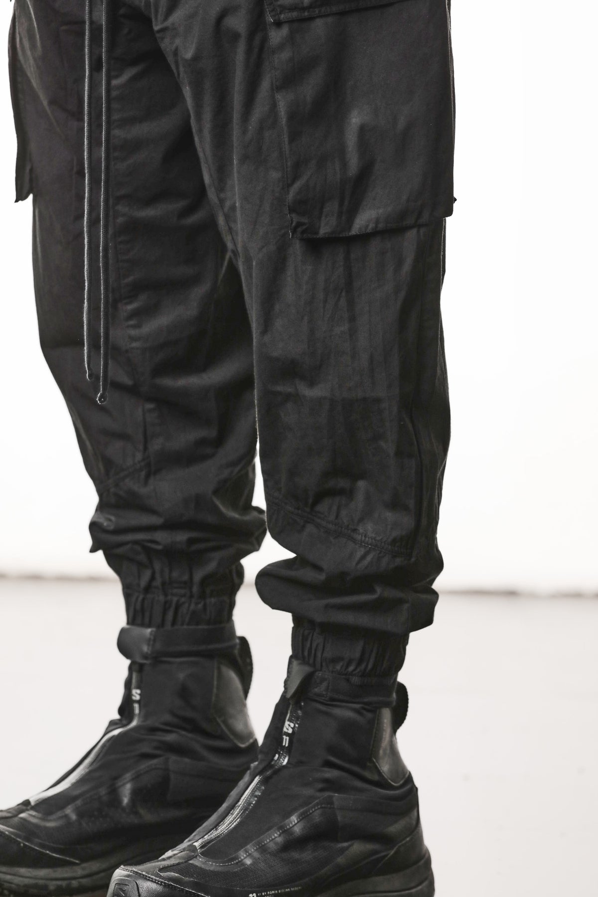 BLACK WOVEN CARGO TROUSERS