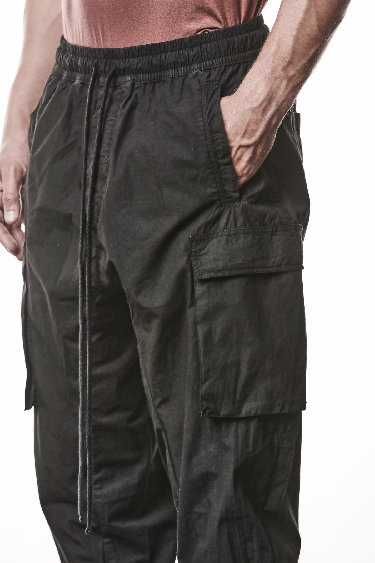 BLACK WOVEN CARGO TROUSERS