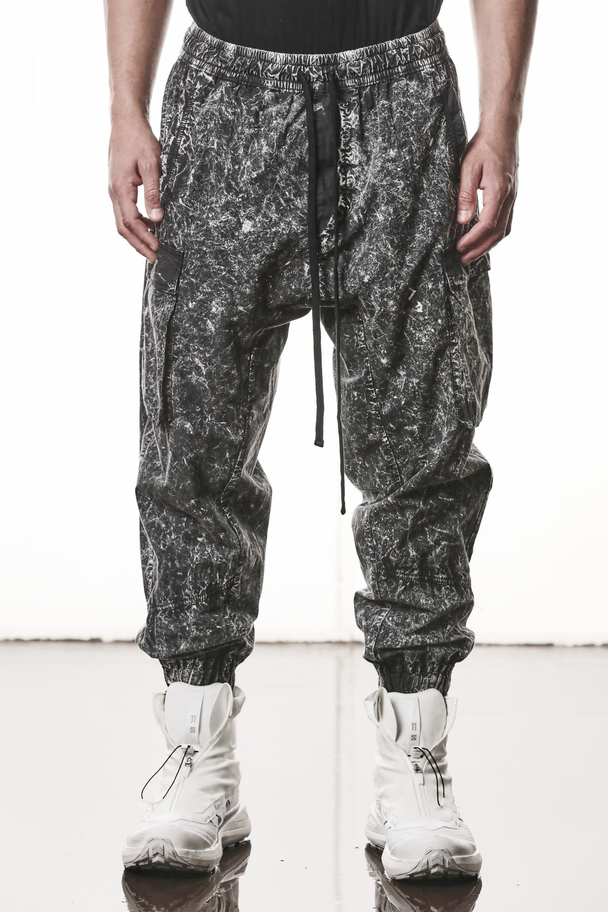 BLACK MARBLE WOVEN CARGO TROUSERS