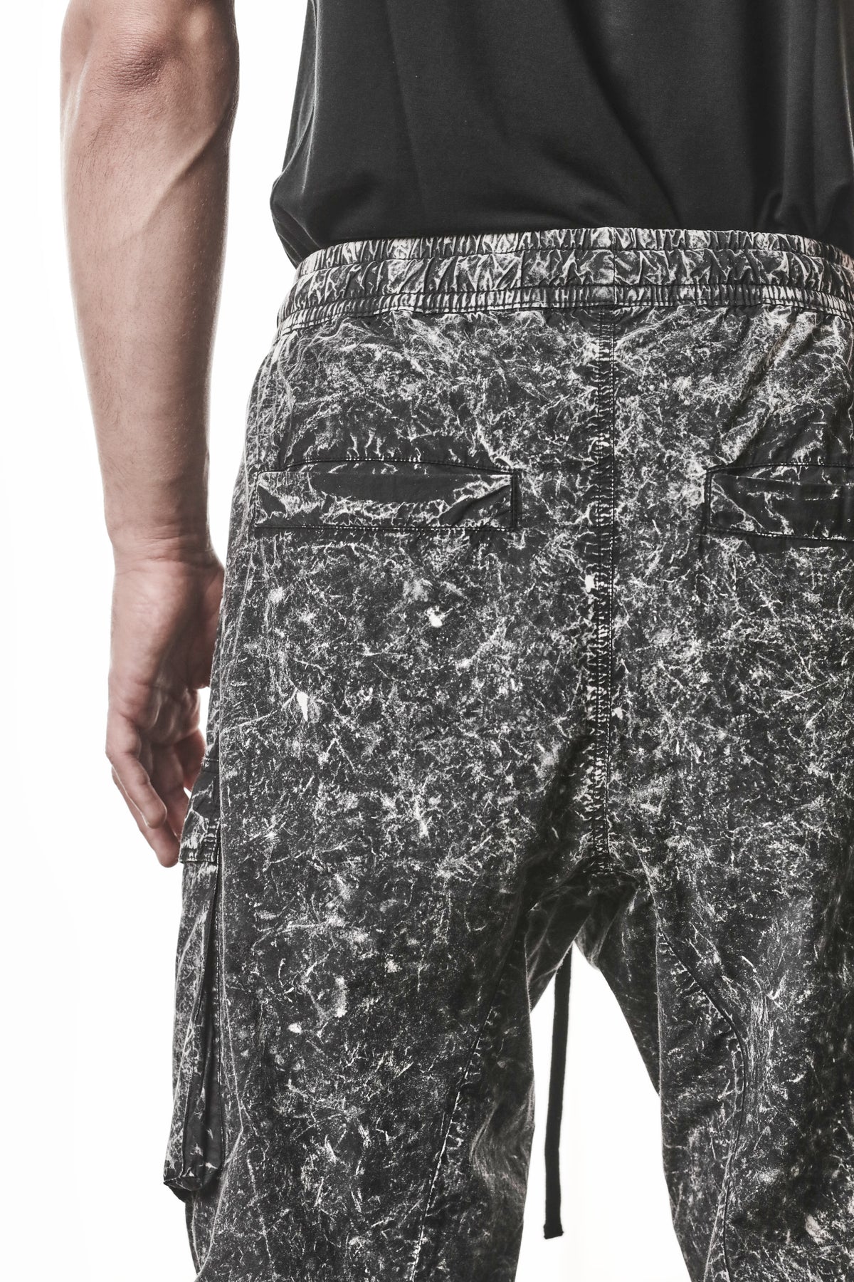 BLACK MARBLE WOVEN CARGO TROUSERS