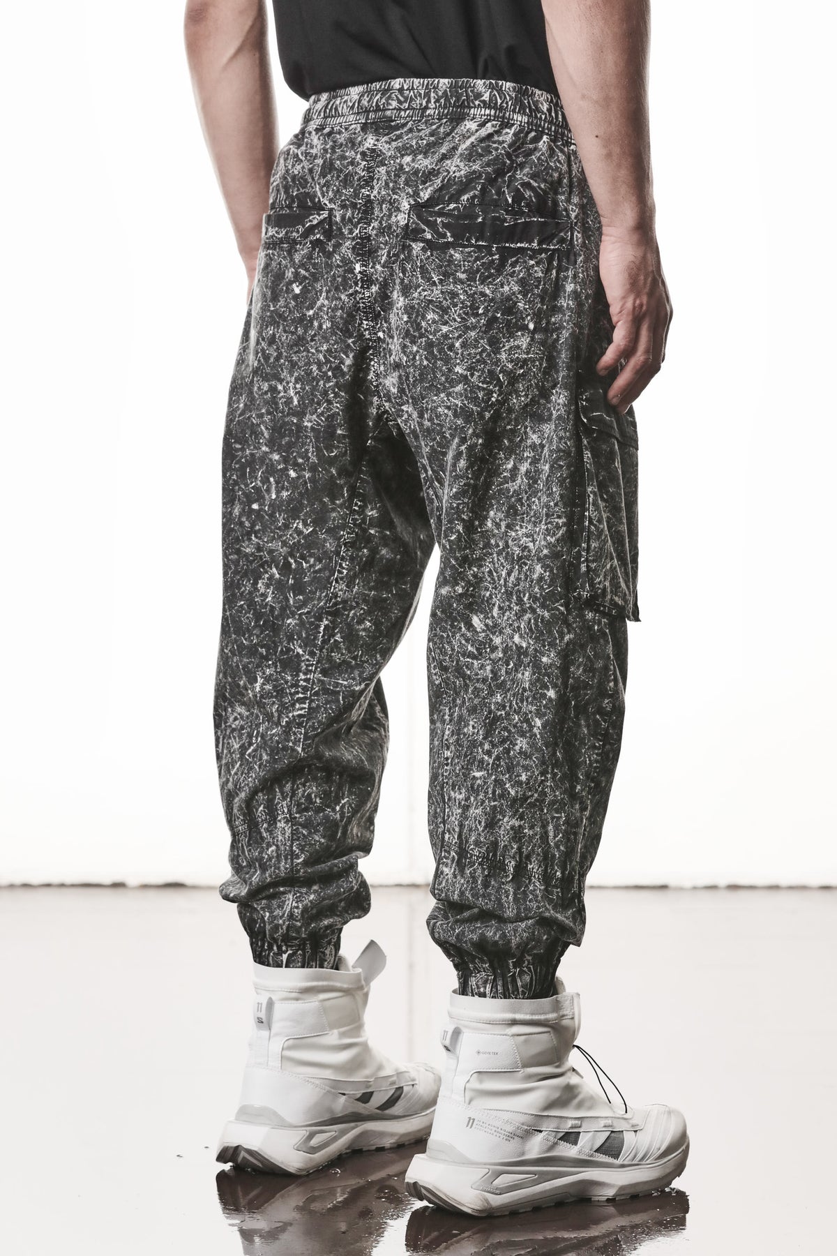 BLACK MARBLE WOVEN CARGO TROUSERS