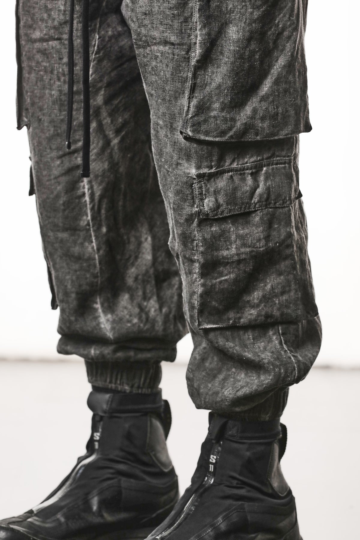 VEGETAL BLACK LINEN CARGO PANTS