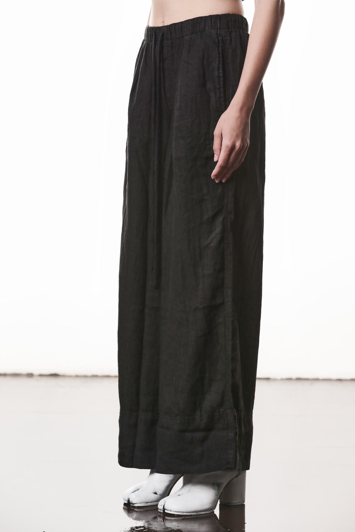 CROPPED WIDE-LEG LINEN TROUSERS