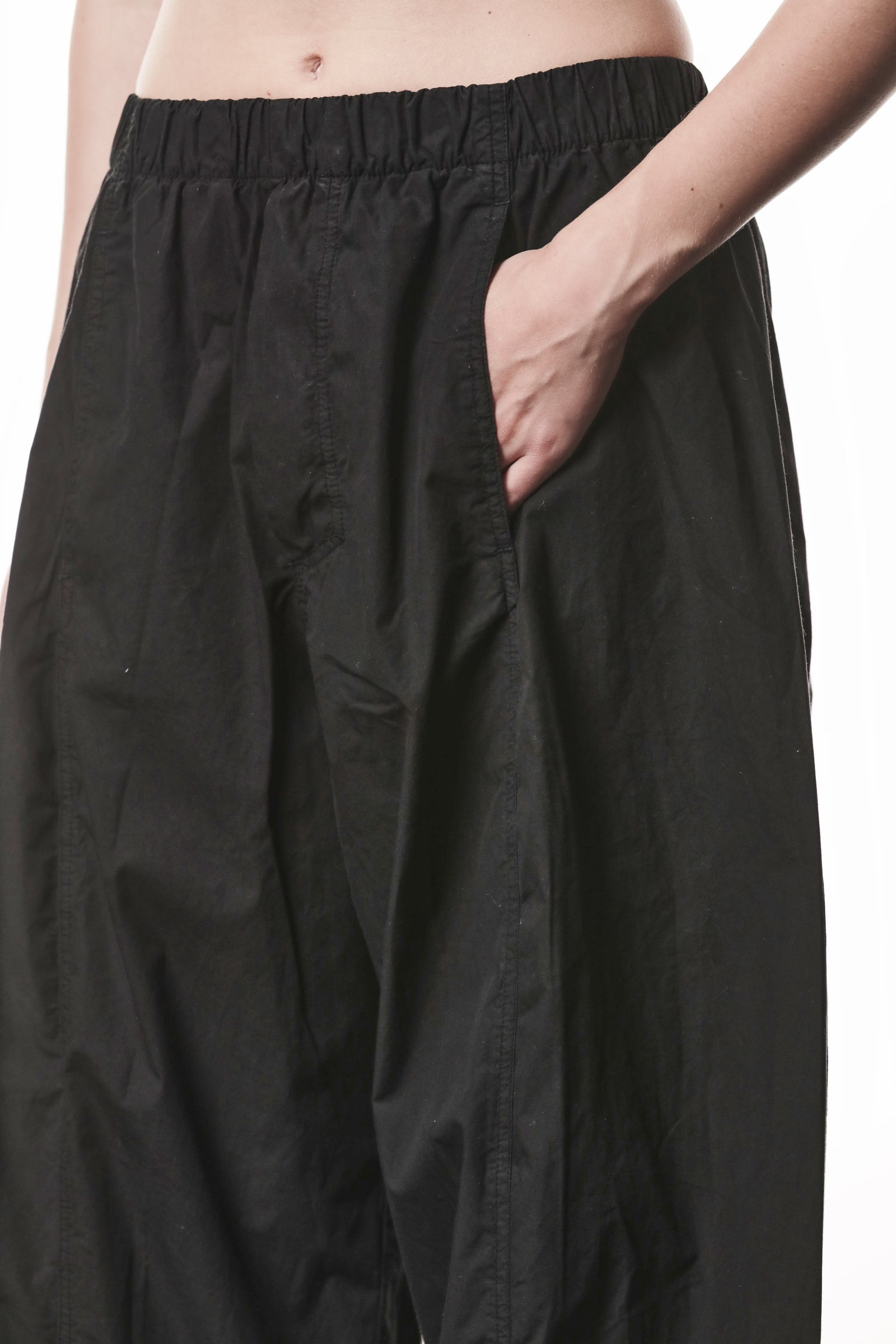 THOM-KROM-SHOP-ONLINE-THOM-KROM-SHOP-ONLINE-SS26-WP21_BLACK_4730