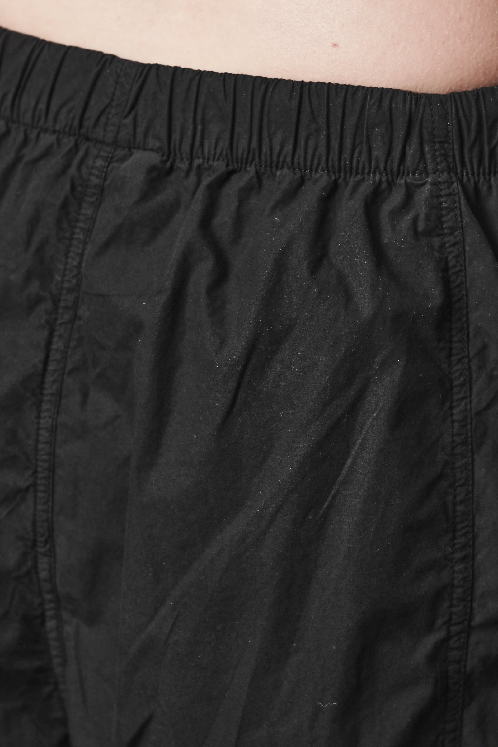 THOM-KROM-SHOP-ONLINE-THOM-KROM-SHOP-ONLINE-SS26-WP21_BLACK_4730