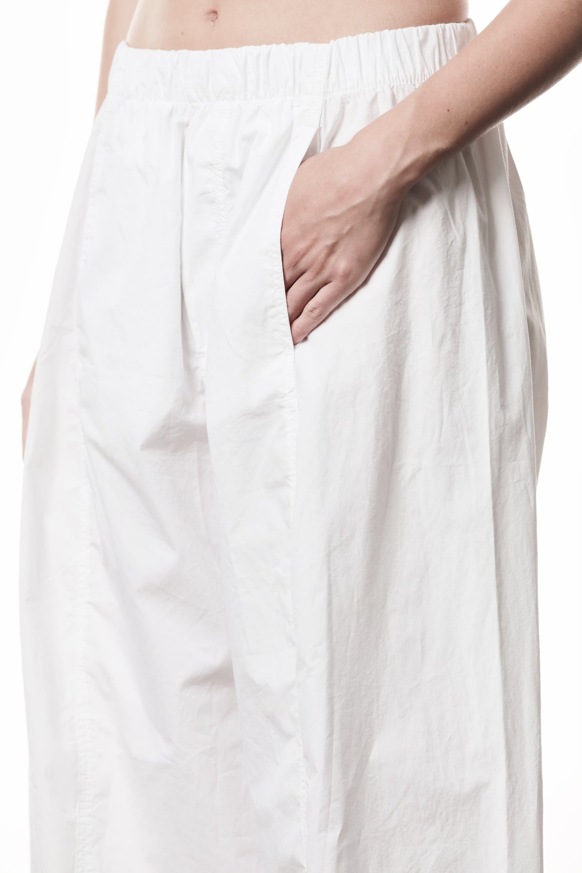 OFF WHITE CROPPED BARREL-LEG COTTON TROUSERS