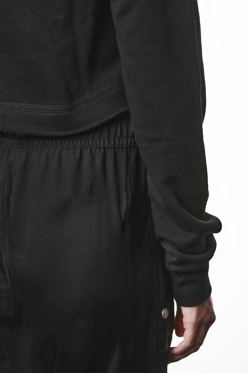 BLACK HOODED CROPPED SWEATSHIRT