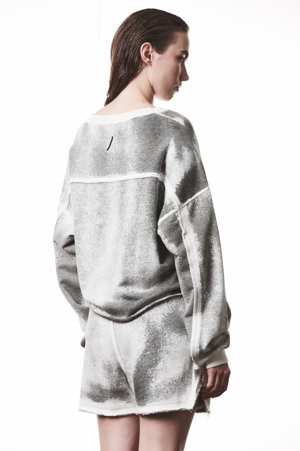 SPRAY GREY OVER CREW NECK SWEATSHIRT