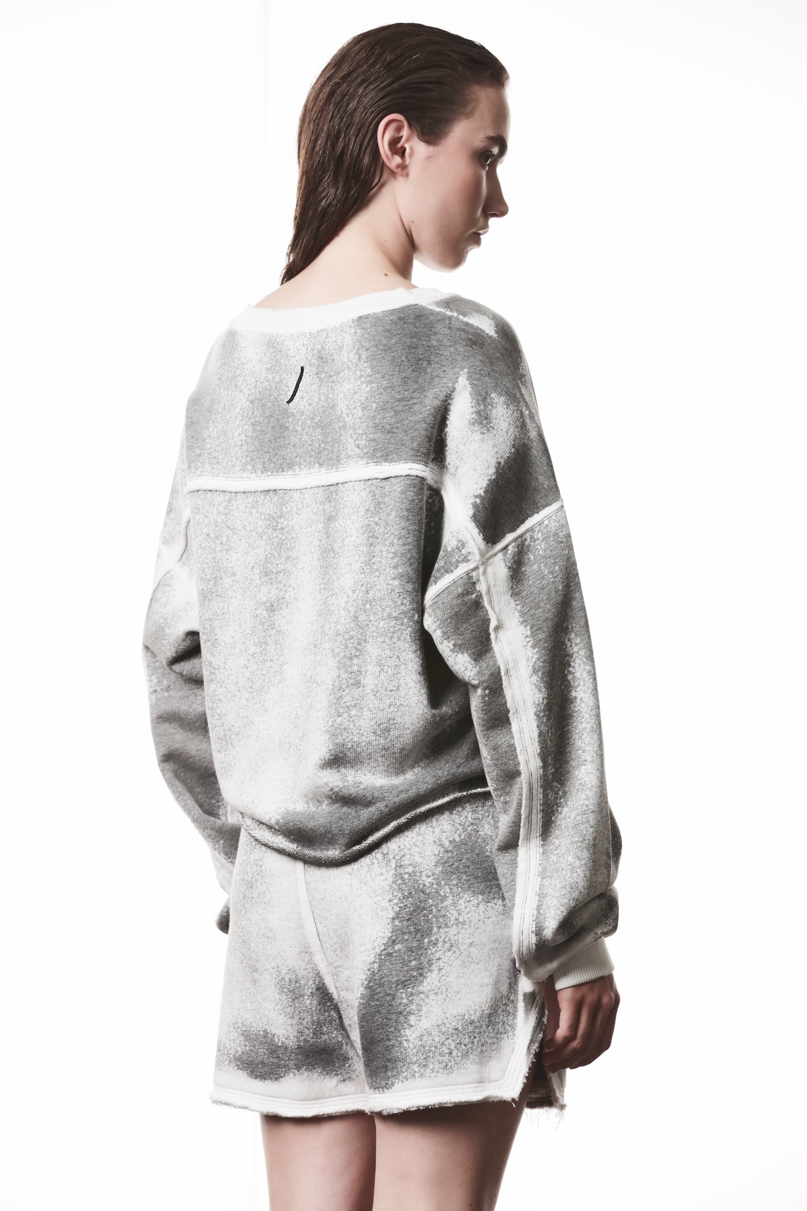 SPRAY GREY OVER CREW NECK SWEATSHIRT