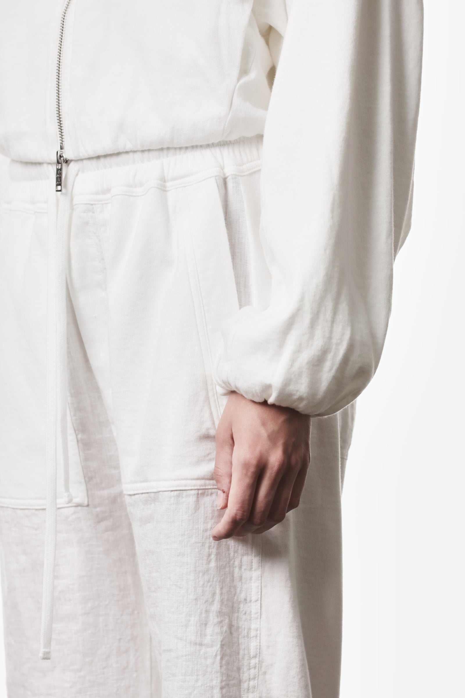 THOM-KROM-SHOP-ONLINE-THOM-KROM-SHOP-ONLINE-SS26-WSJ497_OFFWHITE_4639_F6B9DAE5-C001-44A6-8B1A-E6E3A996F6AA
