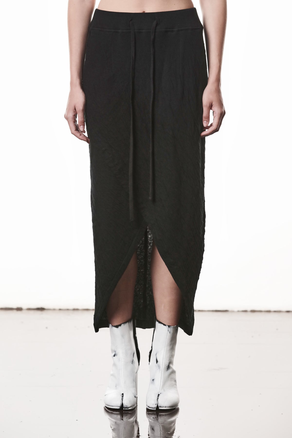 BLACK FRONT CROSSED LONG SKIRT