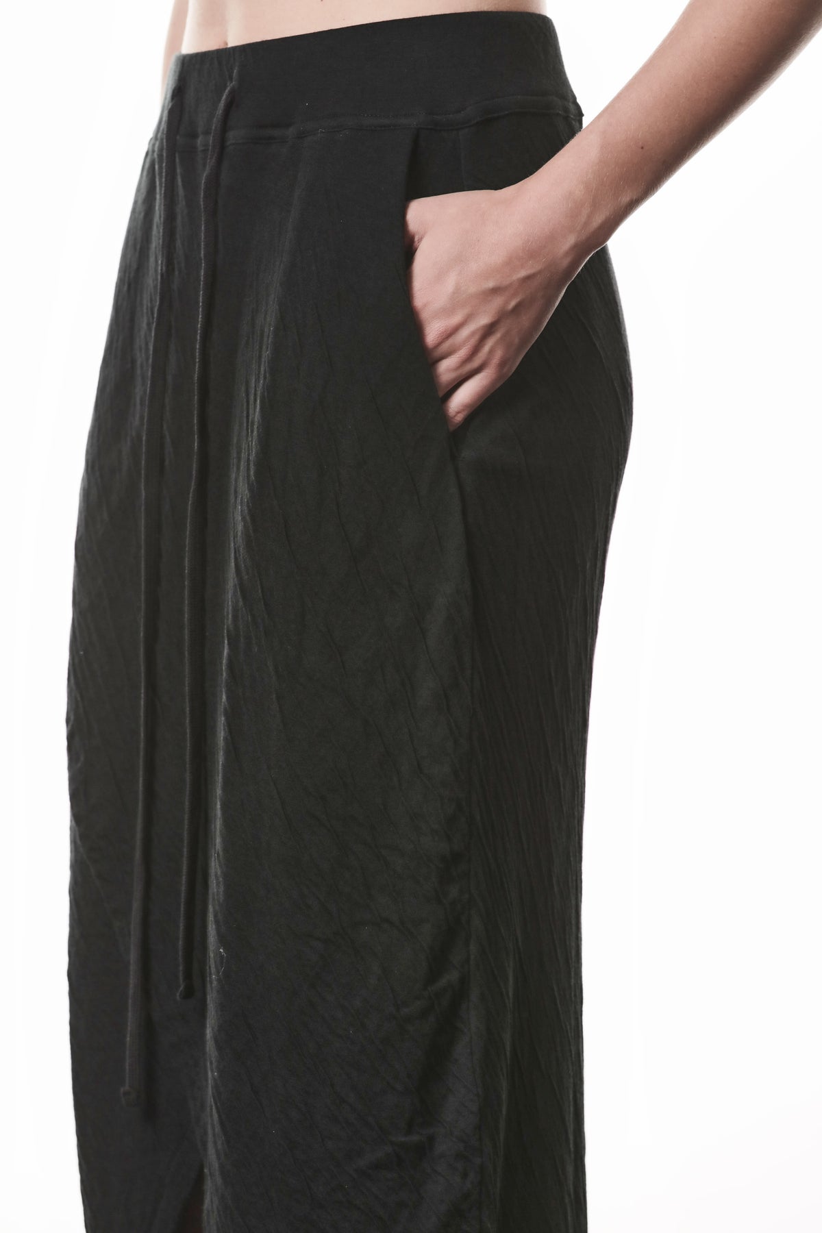 BLACK FRONT CROSSED LONG SKIRT