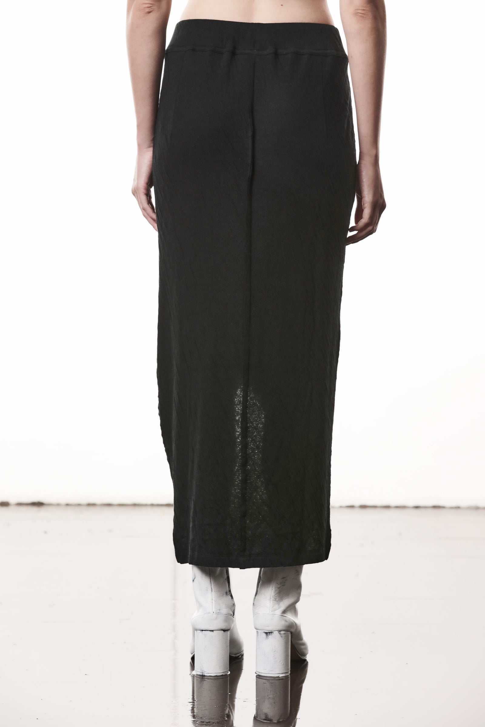 BLACK FRONT CROSSED LONG SKIRT