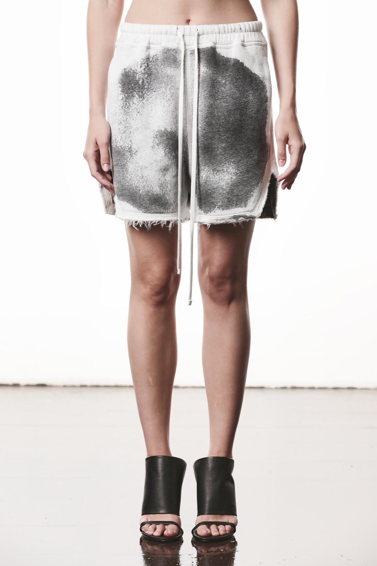 SPRAY GREY SWEAT SHORTS