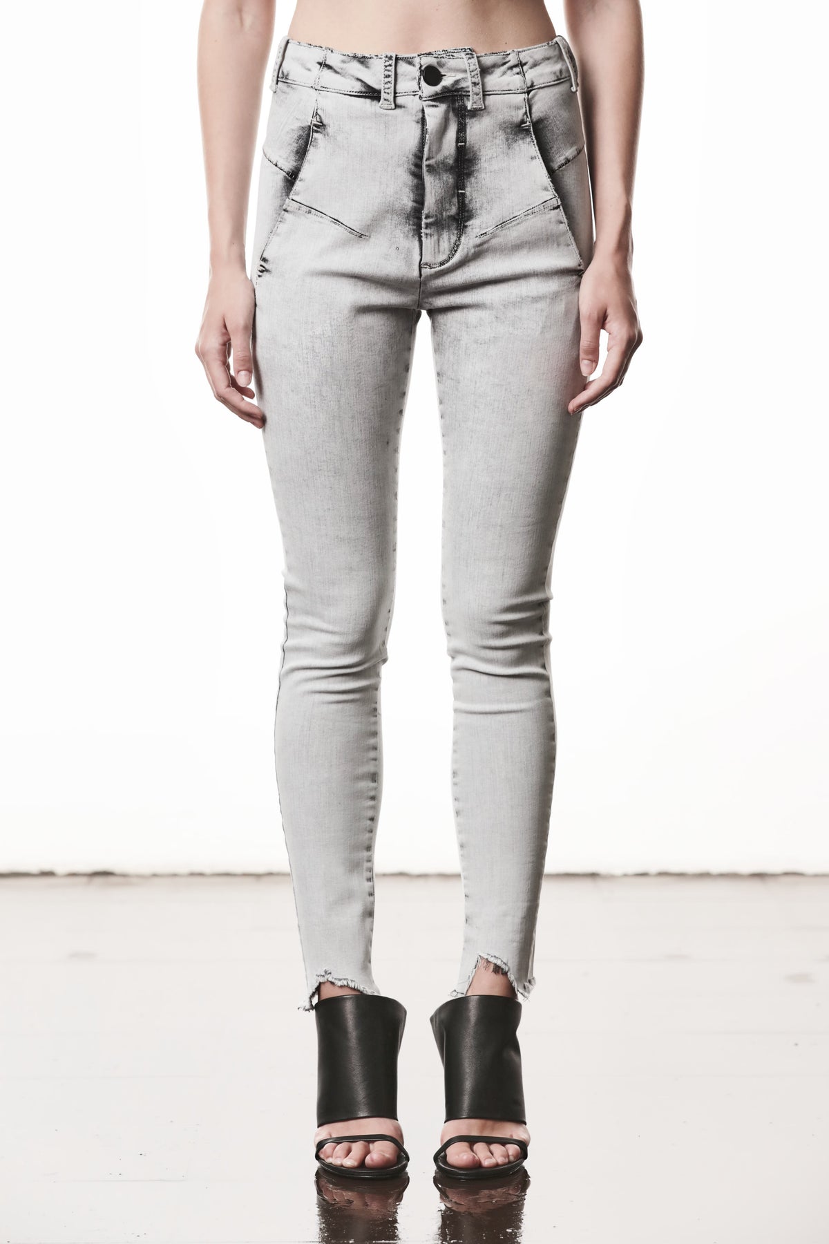 SLIM LEG DENIM JEANS