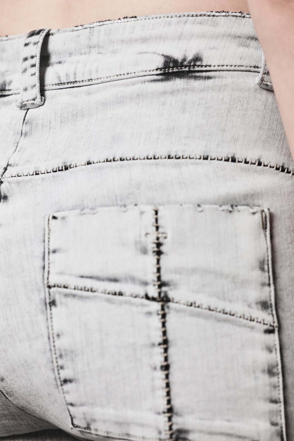 SLIM LEG DENIM JEANS