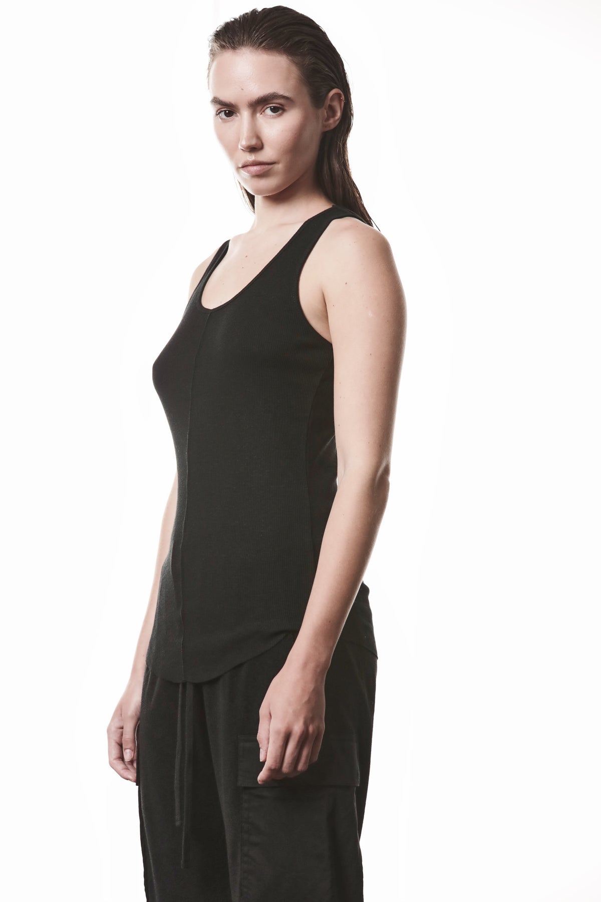 BLACK LONG RIB TANK TOP