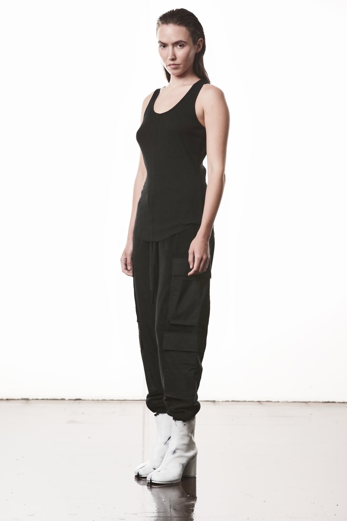 BLACK LONG RIB TANK TOP