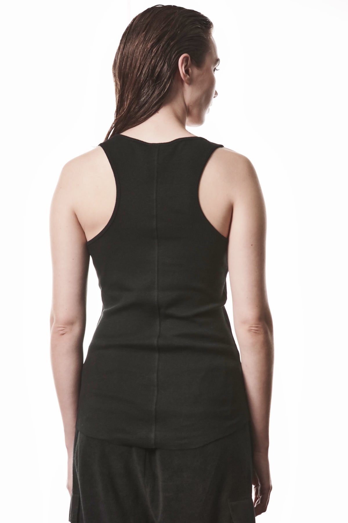 BLACK LONG RIB TANK TOP
