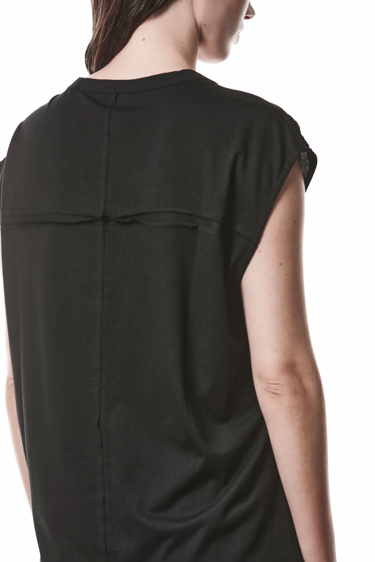 BLACK BROAD SHOULDERS OVERSIZED TOP