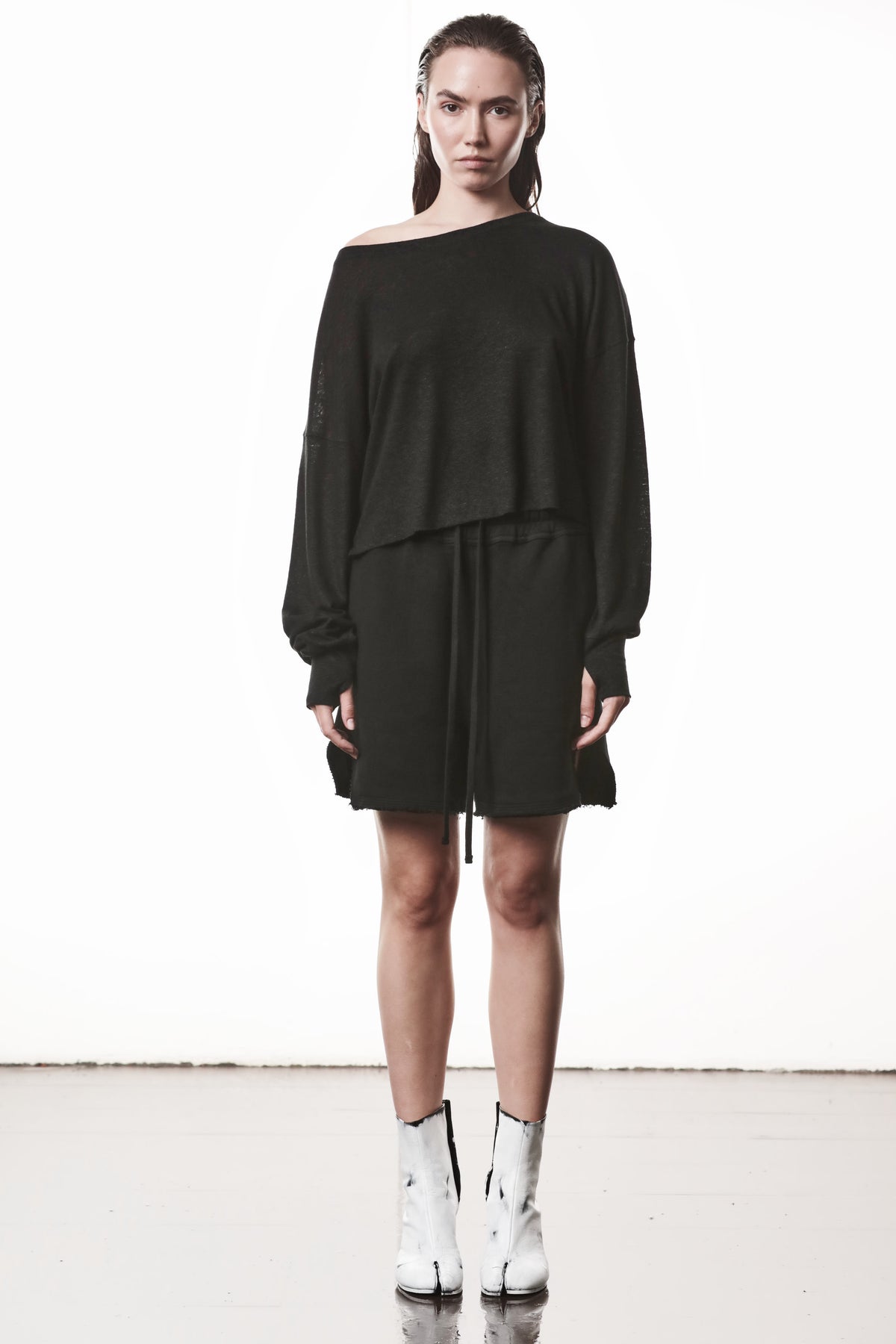 BLACK OVER LINEN TOP