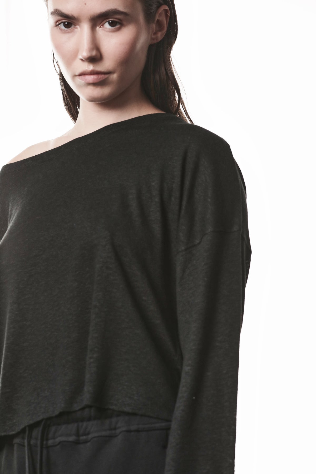 BLACK OVER LINEN TOP