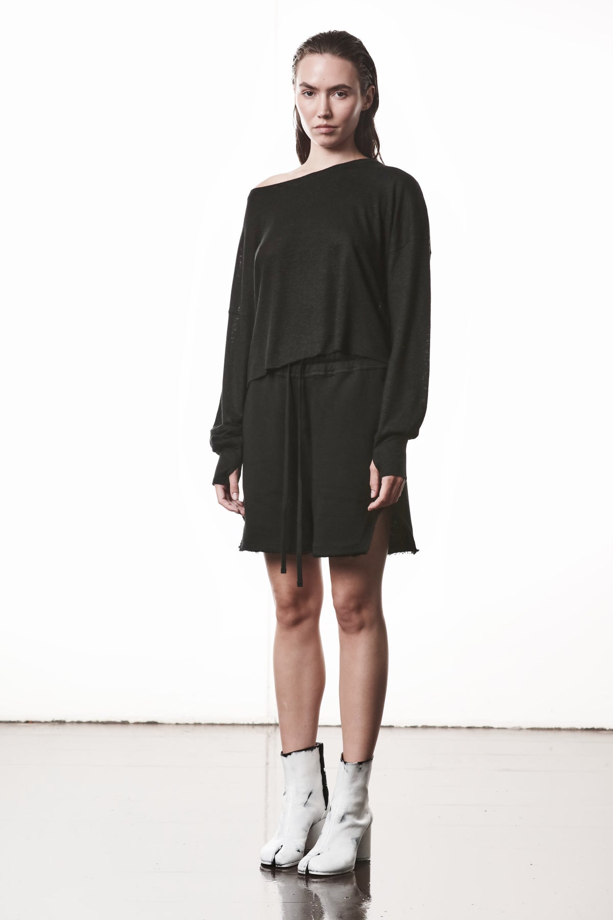 BLACK OVER LINEN TOP