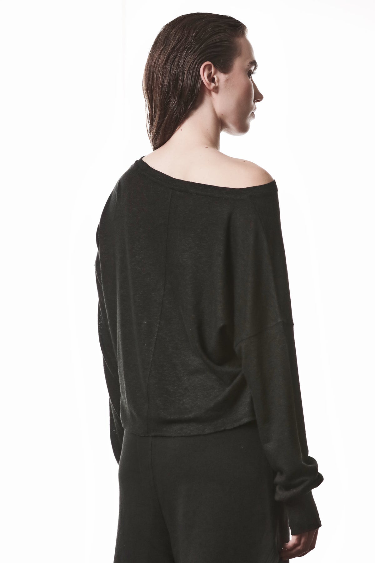 BLACK OVER LINEN TOP