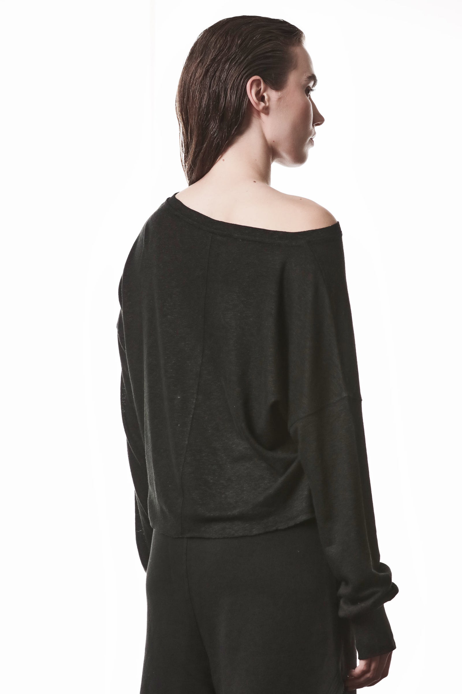 BLACK OVER LINEN TOP