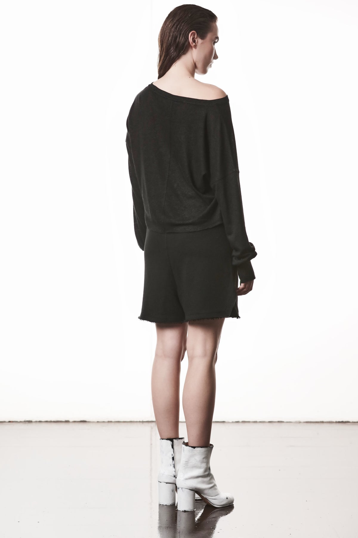 BLACK OVER LINEN TOP