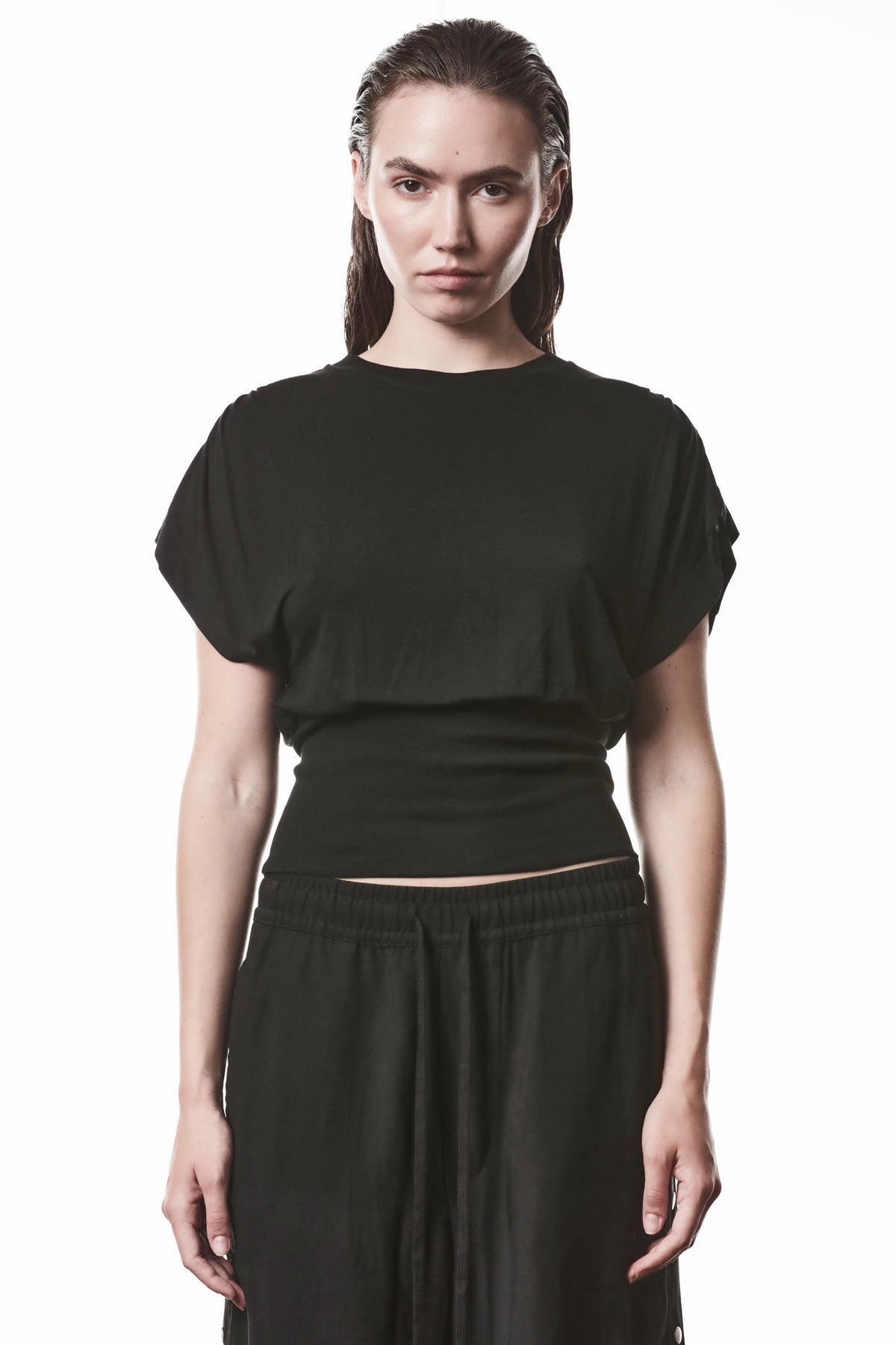 BLACK GATHERED SHOULDERS TOP