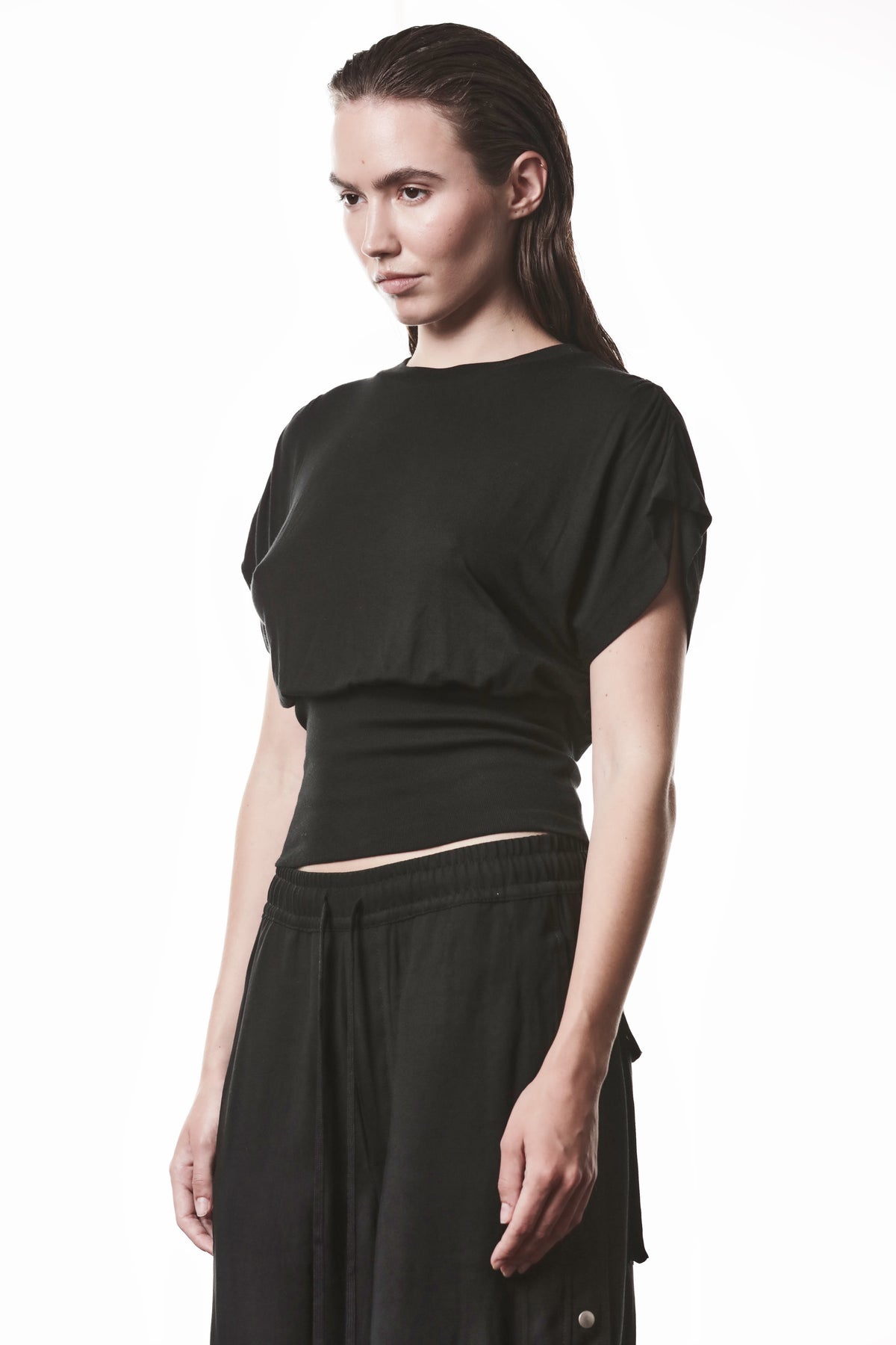 BLACK GATHERED SHOULDERS TOP