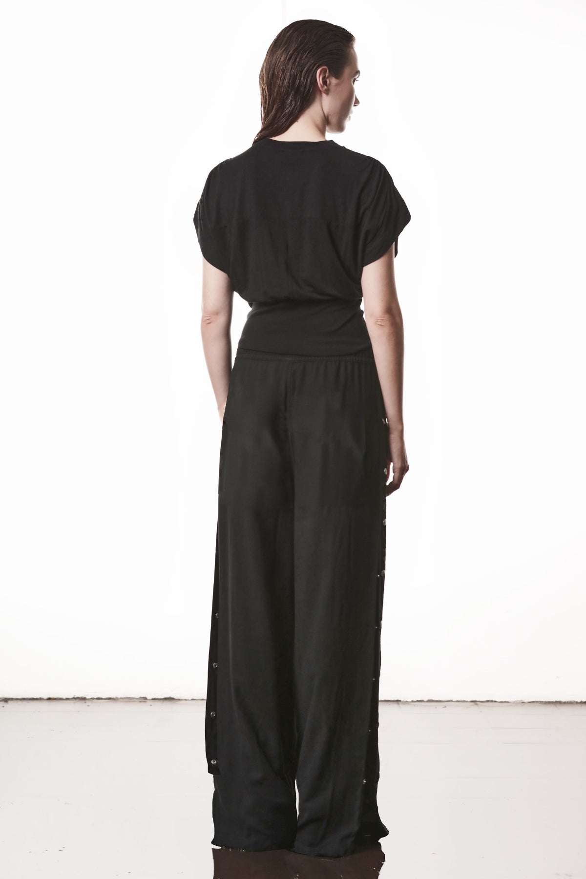 BLACK GATHERED SHOULDERS TOP